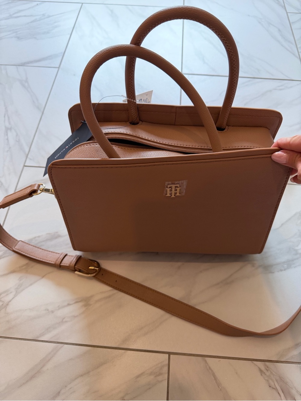 NWT Tommy Hilfiger Tan ,Structured Leather purse with adjustable strap.